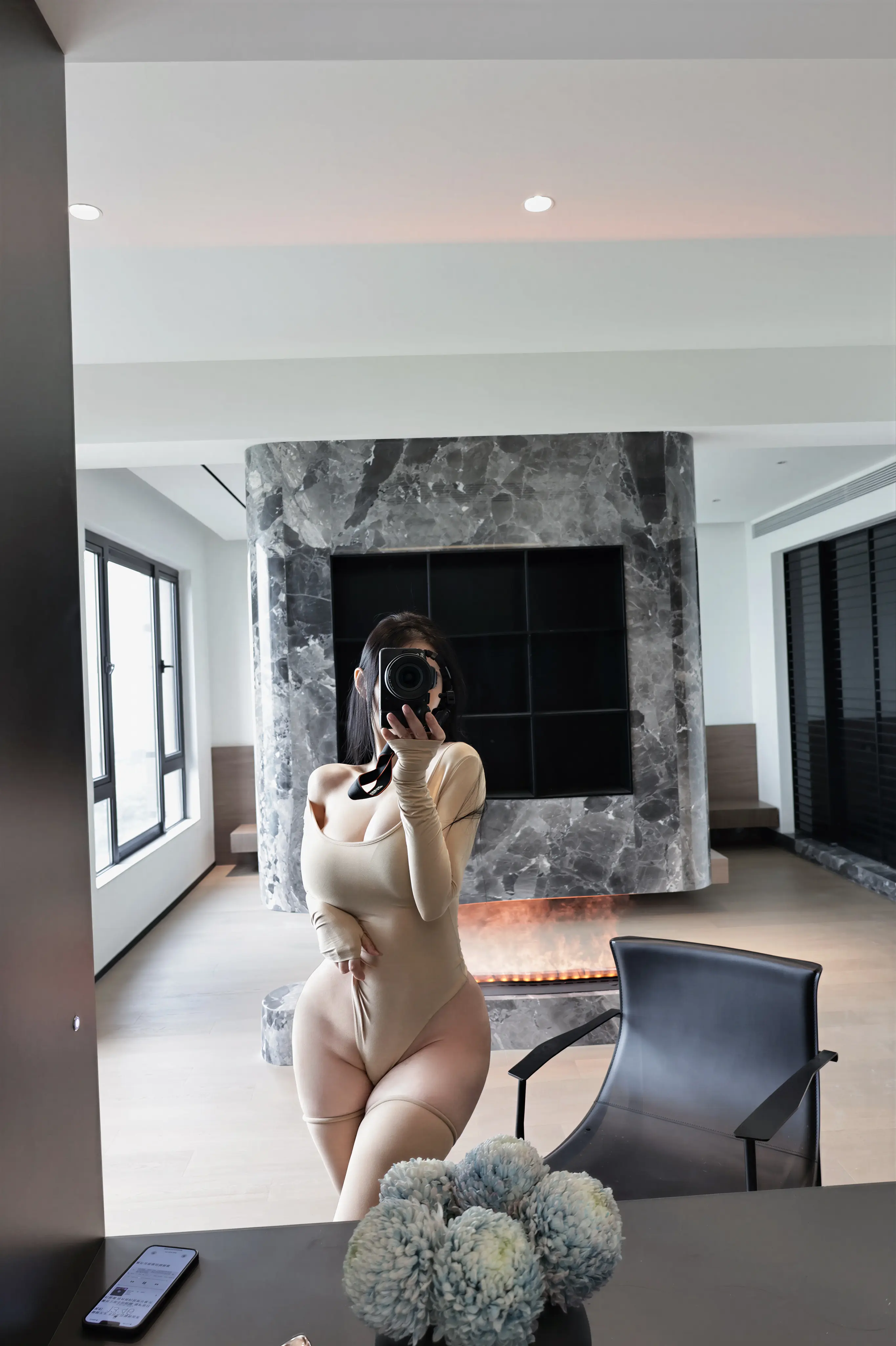 左公子 –  肉色开叉连体 10P